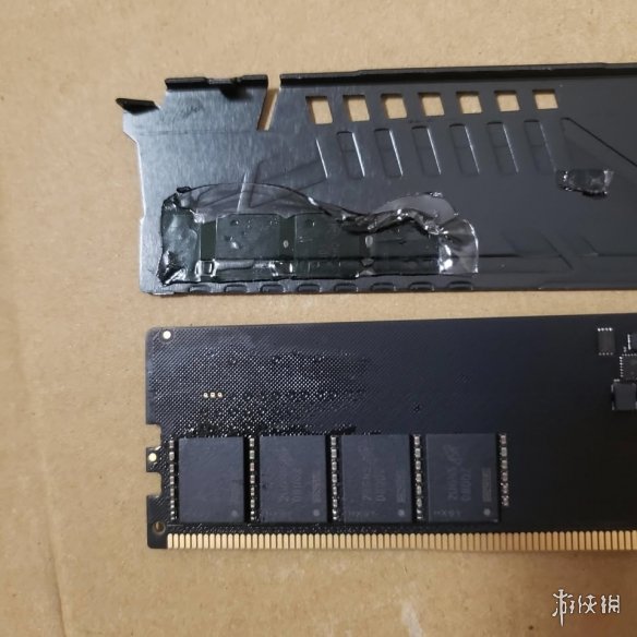 时隔6年透明版再度回归！小米18 Pro透明特别版发布：9999元起